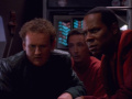 Sisko und O'Brien überwachen die bajoranischen Truppen.jpg