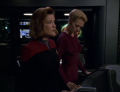 Janeway und Seven scannen nach der zweiten Massenvernichtungswaffe.jpg