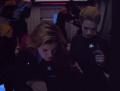 Seven berichtet Janeway über den Angriff im Maschinenraum.jpg