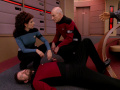 Picard sagt Troi, dass sie im Moment nichts für Riker tun können.jpg