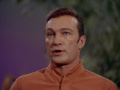 Rojan erklärt Kirk, dass die Enterprise übernommen wird.jpg