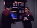 Janeway und Chakotay präsentieren den verbesserten Datenstrom.jpg