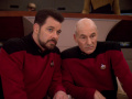 Picard sagt Riker, dass er sich diesmal nicht vor dem Bankett drücken kann.jpg