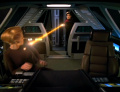 Steth überwältigt Seven im Körper von Janeway.jpg