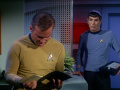Spock misstraut dem zurückgekehrten Kirk.jpg