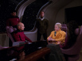 Picard verlangt von Marouk, dass die Überfälle aufhören.jpg