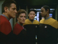 Offiziere der Voyager erfahren von der Niederlage der Borg.jpg