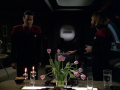 Janeway und Chakotay essen gemeinsam.jpg