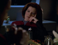 Janeway hört Chakotays Einwände gegen Kims Bestrafung.jpg