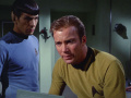 Kirk erfährt, das Nomad seine Krankenblätter angesehen hat.jpg