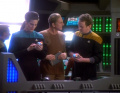 Dax und O'Brien versuchen den Kurs des Runabout zu bestimmen und sagen Odo, dass er die Bajoraner beruhigen soll.jpg