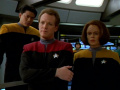 Harry Kim, Tom Paris und B'Elanna Torres fordern Tuvok auf Kontakt mit den Vidiianern aufzunehmen.jpg