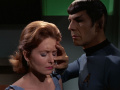 Spock macht Gedankenverschmelzung mit Kirk in Lesters Körper.jpg