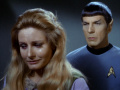 Kalomi erkennt, dass Spock nicht mehr zu ihnen gehört.jpg