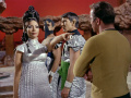 T'Pring wählt Kirk als Spocks Gegner aus.jpg
