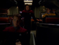 Janeway kommt Neelix im Delta Flyer zu Hilfe.jpg