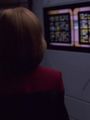 Kathryn Janeway in einem Gang der USS Voyager 2378.jpg