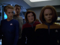 Seven, Janeway und Torres untersuchen die Sabotage am Varroschiff.jpg