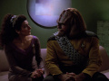 Worf spricht mit Deanna über die Probleme mit seinem Sohn.jpg