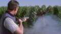 Erstkontakt - Farmer Moore schießt auf den Klingonen Klaang.jpg
