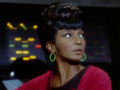 Uhura ist überrascht, als Kirk Code 2 verwenden will.jpg