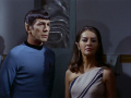 Spock sagt der Kommandantin, dass er nur eine Rolle spielte.jpg