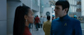 Uhura will Spock ein Geschenk nach ihrer Trennung zurückgeben.jpg