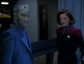 Onquanii verhandelt mit Janeway.jpg