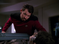 Riker befragt Patahk.jpg