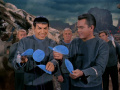 Spock und Pike untersuchen Pflanze.jpg