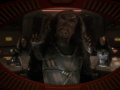 Klingonischer Captain konfisziert die Groumall.jpg