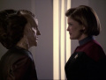 Janeway diktiert Gedrin Bedingungen für ihre Hilfe.jpg