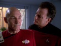 Q gibt Picard die Chance, sich nicht erstechen zu lassen.jpg