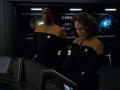 Tuvok und Torres versuchen die Flucht der Equinox zu verhindern.jpg
