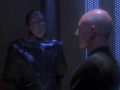 Picard wird zu Gul Madred gebracht.jpg