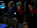 Janeway, Chakotay und Seven erkennen, dass der Planet im nuklearen Winter ist.jpg