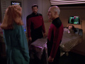 Dr. Crusher berichtet Picard und Riker über Trois Zustand.jpg