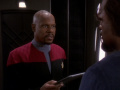 Sisko will Worf zum Verbleib in Sternenflotte überreden.jpg