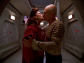 Picard und Daren küssen sich in der Jefferiesröhre.jpg