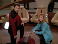 Dr. Crusher untersucht den bewusstlosen Picard auf der Brücke.jpg