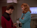 Dr. Crusher verordnet Riker einen Milch-Grog.jpg