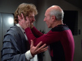 Picard erklärt Riva, dass sie ihn nicht verstehen.jpg