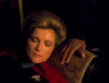 Tuvok legt seine Hand zu Janeway.jpg