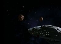 Voyager begegnet Konvoi der Trabe.jpg