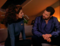 Troi erzählt Riker von ihrem Wunsch Brückenoffizier zu werden.jpg