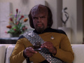 Worf genießt seinen Tee.jpg