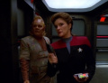 Neelix und Janeway durchsuchen die Voyager.jpg