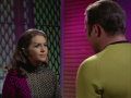 Romulanische Kommandantin verhört Kirk.jpg
