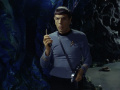 Spock mahnt Kirk zur Vorsicht.jpg