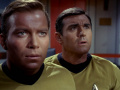Kirk und Stiles erblicken den romulanischen Commander.jpg